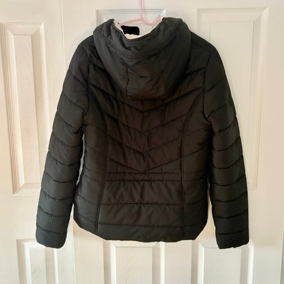 Hollister Puffer Coat “Recycled Fill” - Picture 4 of 5